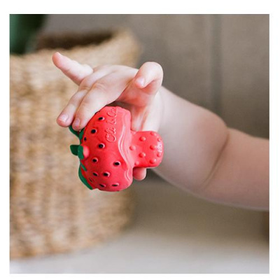 OLI&CAROL Прорезыватель SWEETIE THE STRAWBERRY
